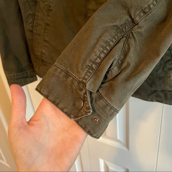 Levi's Men's Washed Cotton Two Pocket Sherpa Lined Military Jacket - Picture 6 of 13